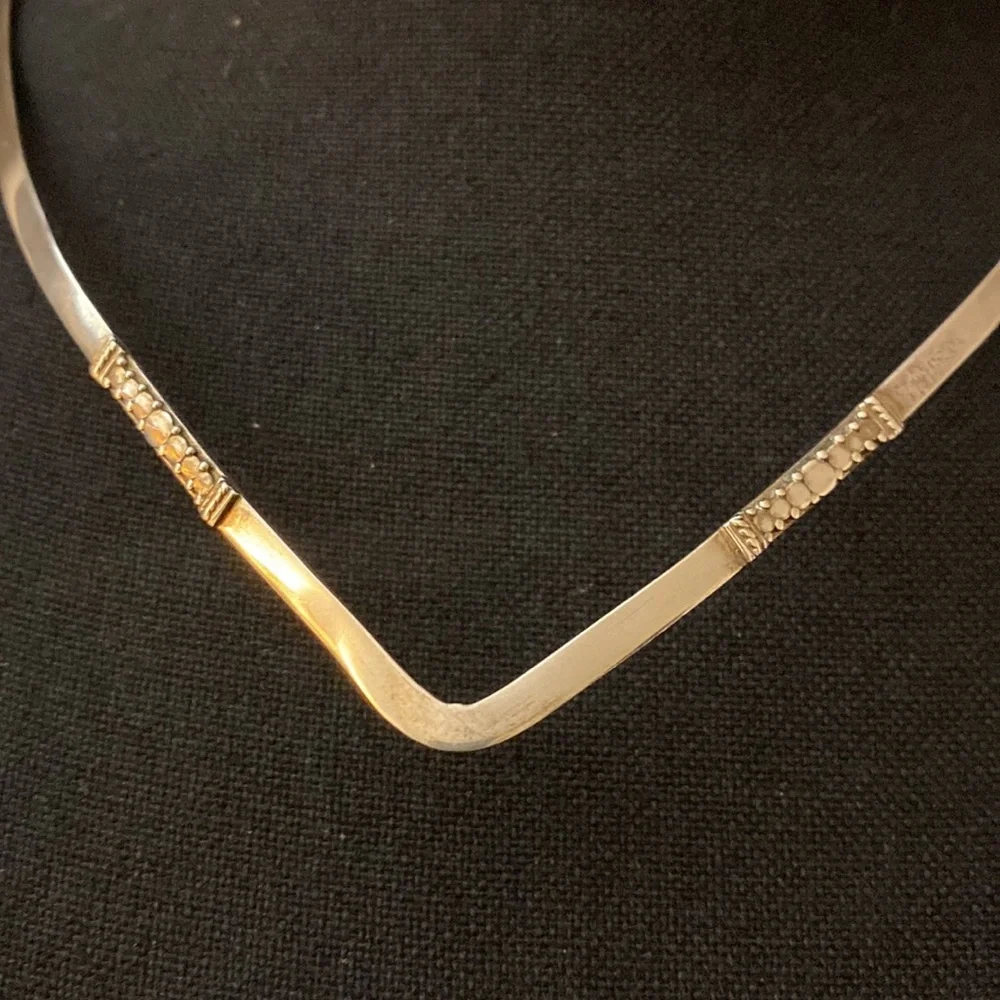 Sarda Sterling V neck choker - Picture 2 of 7